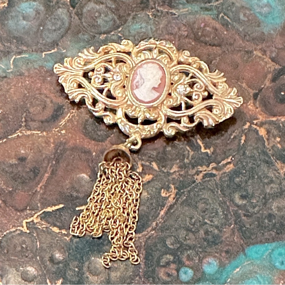 Vintage Genuine Cameo With Tassel Brooch Horizontal Intricate Scroll Design Gold - Picture 10 of 11